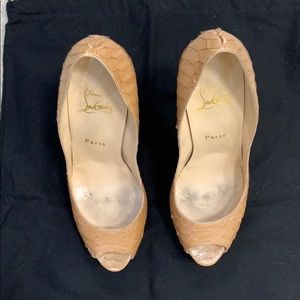 🌟Christian Louboutin nude snake platforms